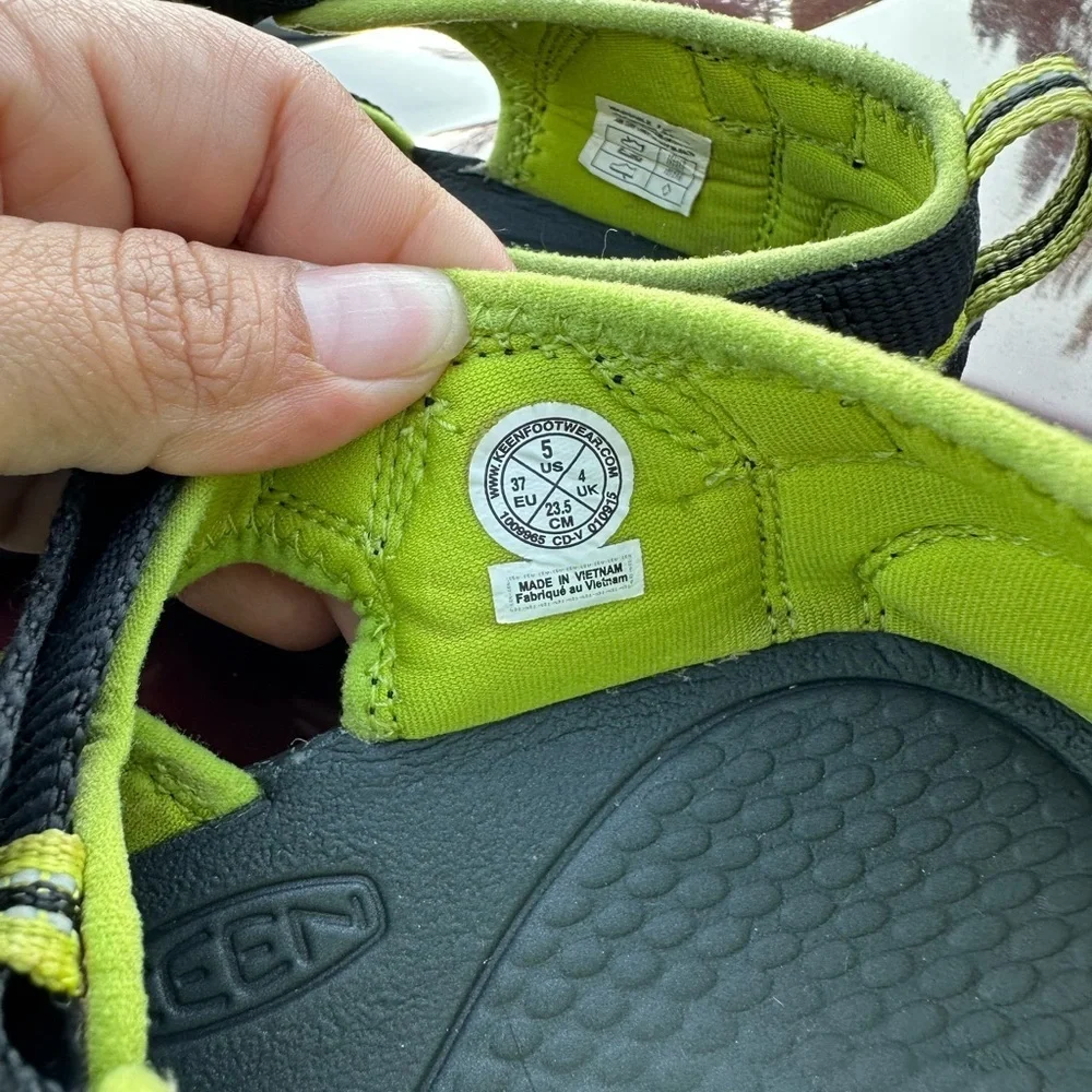 KEEN Women's Black and Lime Sandals - Picture 6 of 7